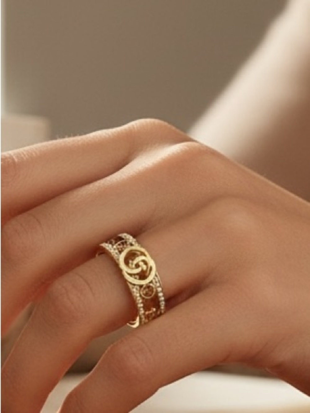 Designer gold tone sparkling interlocking G’s ring size 8 stainless steel